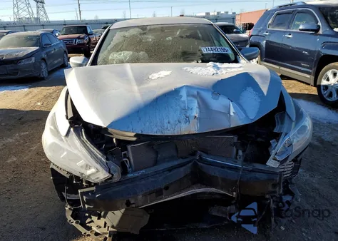 2017 Nissan Altima 2.5 z USA, uszkodzony, nr VIN 1N4AL3AP2HC477263